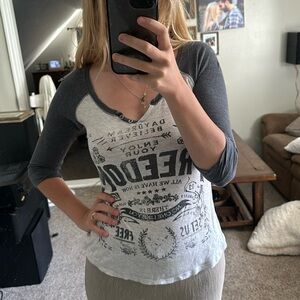 Garage small low neck tee